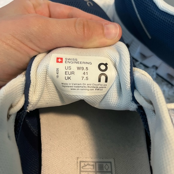 On Cloud5 Running Shoes - Picture 5 of 6